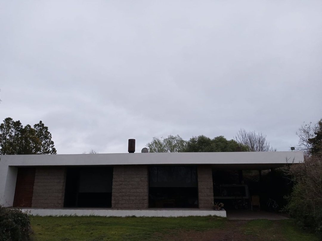VENTA/CASA 2 DORMITORIOS/ PILETA Y MUCHO PARQUE