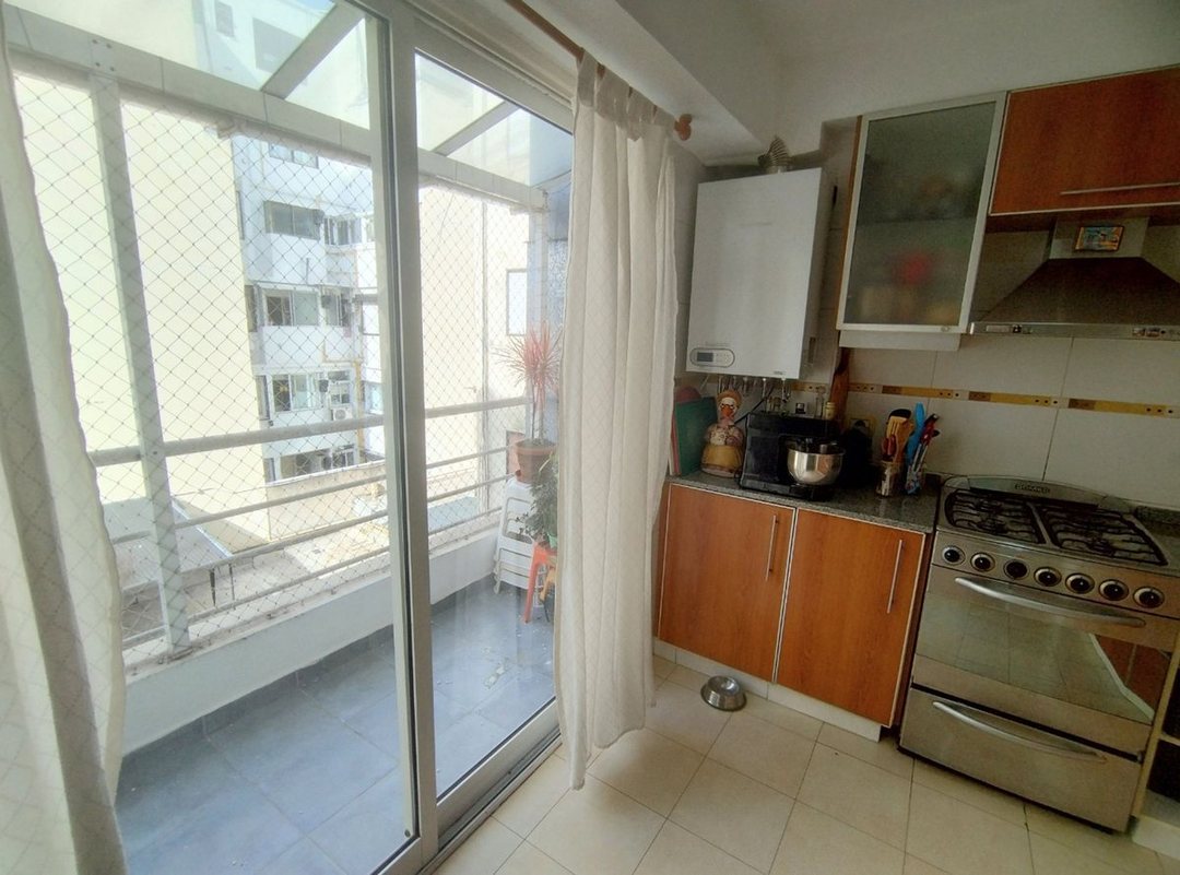 VENTA 2 AMB. IMPECABLE . 67 m². BALCON . CABALLITO