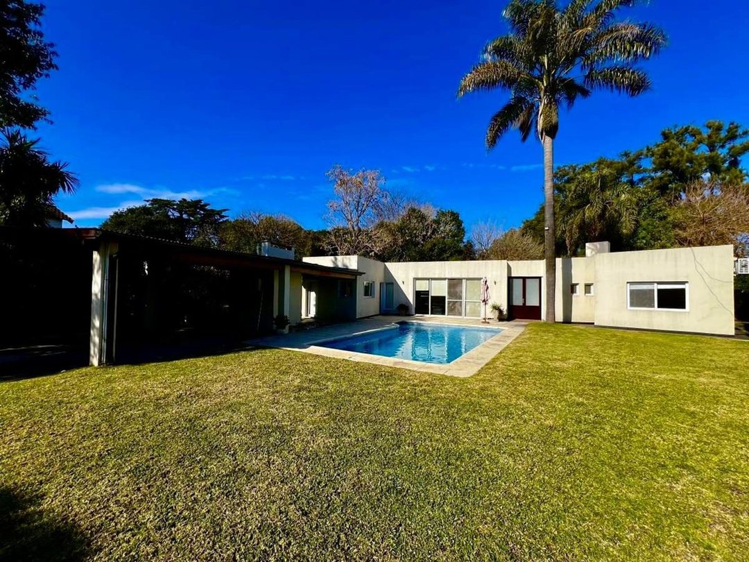VENTA CASA 5 AMB CON PILETA EN COUNTRY LAS LAJAS