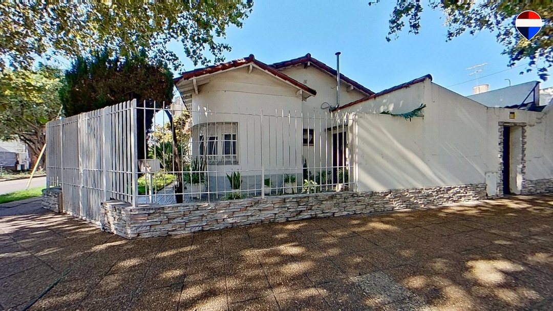 VENTA !! Casa en esquina 3 amb garage , San Martin