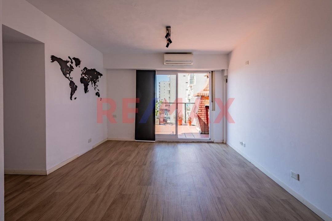 2 ambientes con Gran Terraza Propia  y Parrilla