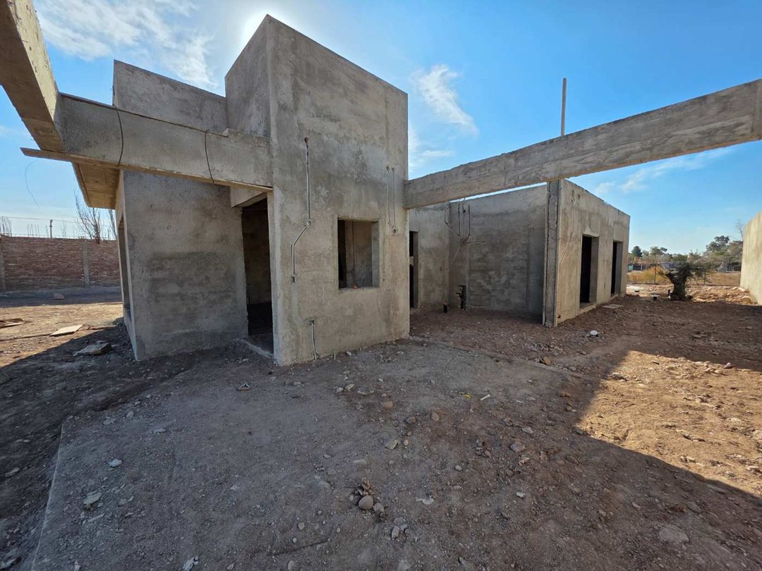 Venta de casa en pozo B°. Olivares de Vieytes