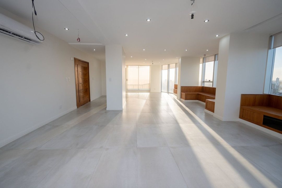 EXCLUSIVO PENTHOUSE EN AMARRAS CENTER ll
