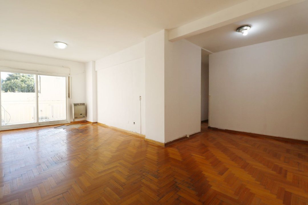 VENTA DPTO 4 DORMITORIOS COCHERA BALCON EN FLORES