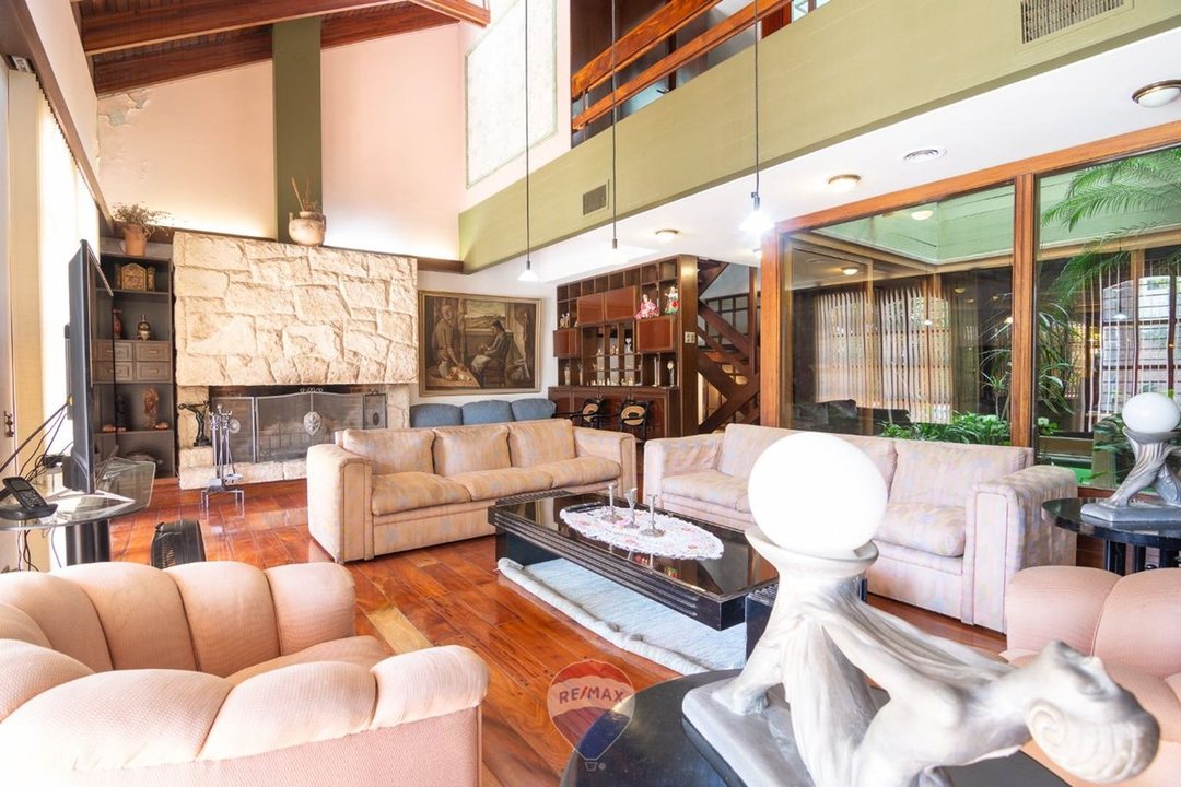 CASA VENTA 5 DORM B° PARQUE HORIZONTE CBA CAP