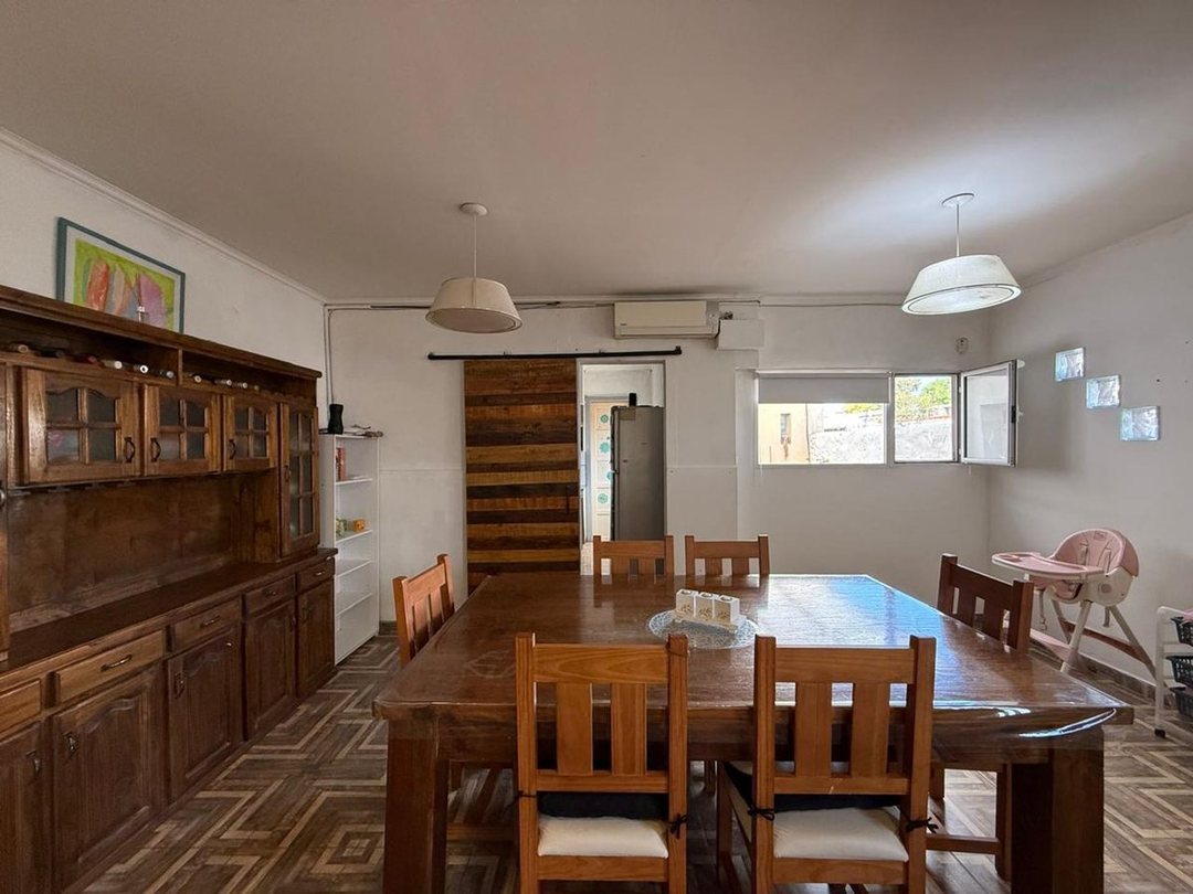 En venta 4 dormitorios, pileta y quincho en White