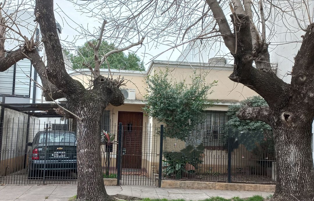 VENTA  CASA 3 AMB A RECICLAR- MORENO 1266 QUILMES