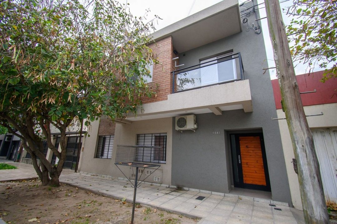 Dpto en planta baja 2 dormitorios y patio verde