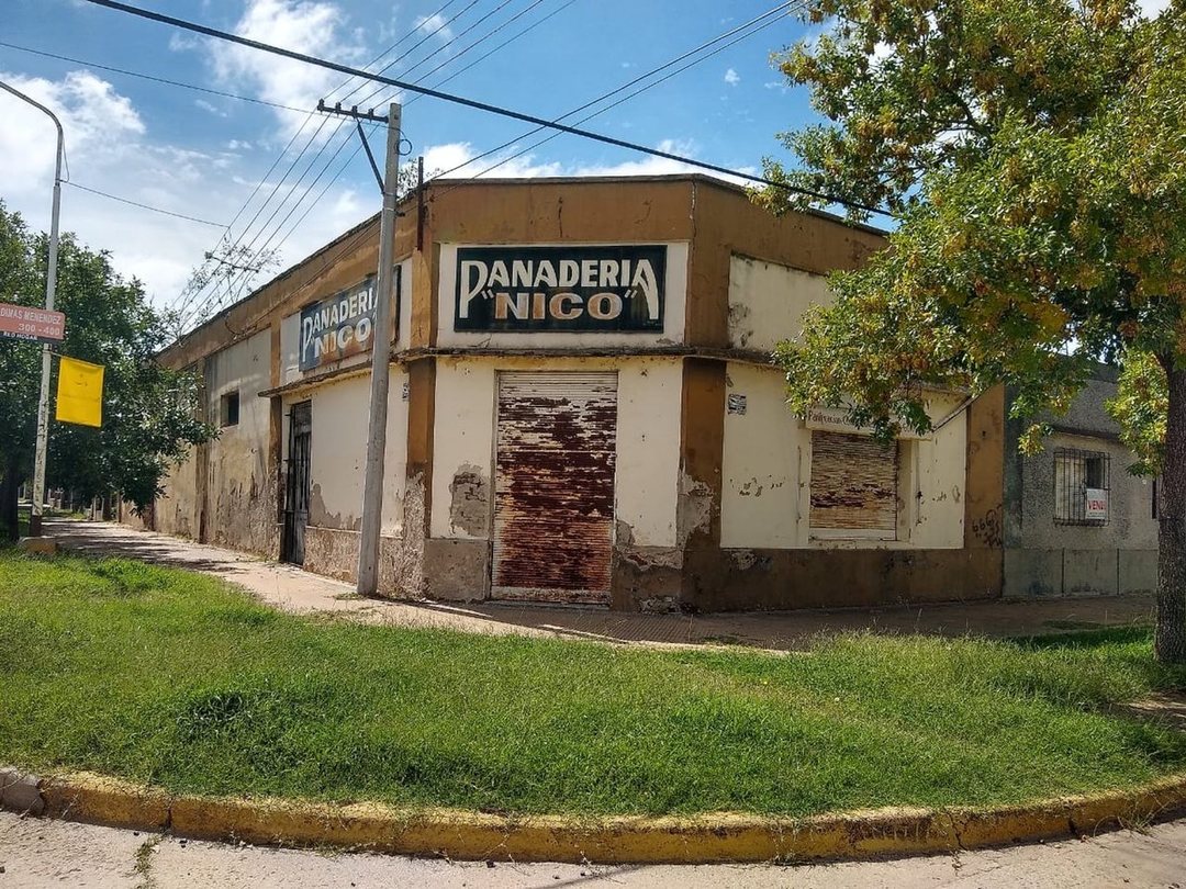Casa a reciclar con local y terreno