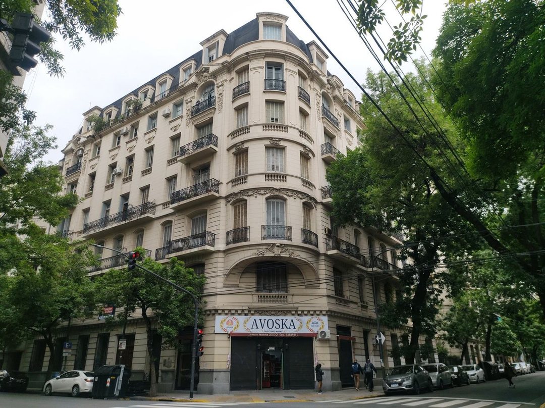 CONGRESO VENTA DEPTO P.B. 6 AMB+2 PATIOS EDIF HIST