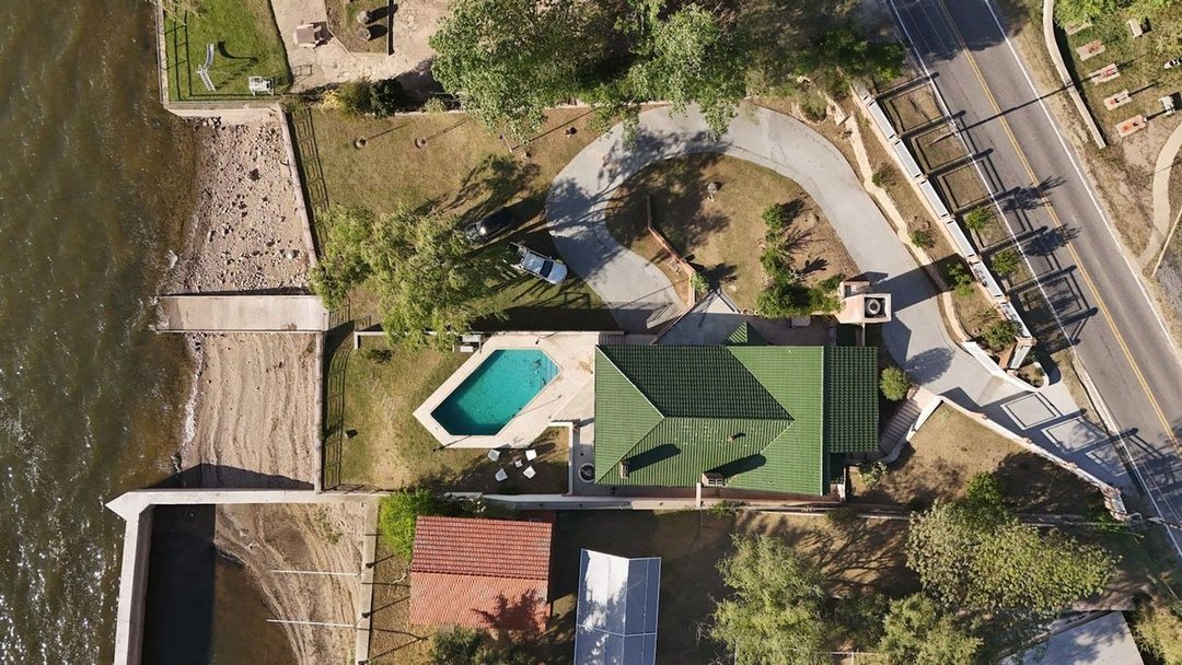 CASA FRENTE AL LAGO - COSTA AZUL