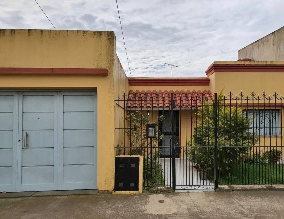 CASA EN VENTA SAN CARLOS BERISSO 2 DORMITORIOS