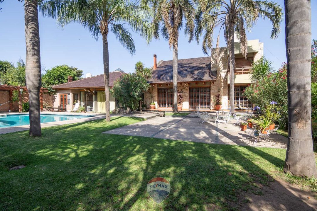 CASA VENTA 5 DORM.DEPTO.PILETA B°PARQUE HORIZONTE