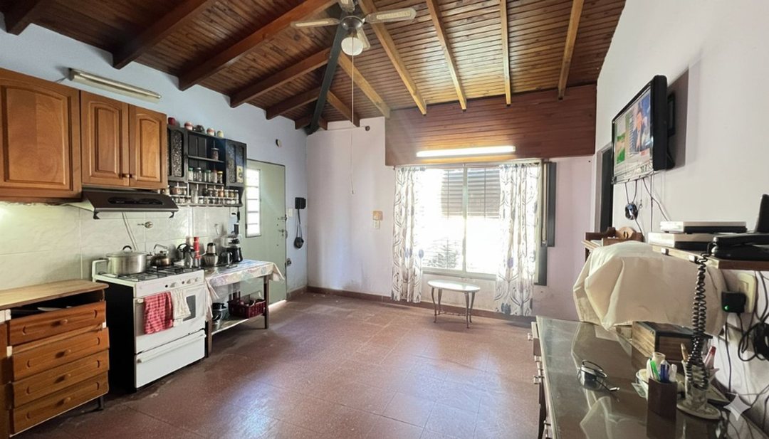 CASA EN VENTA CON PARQUE VILLA ELVIRA