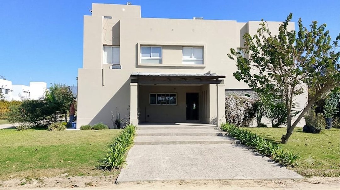 CASA EN VENTA 4 DORM COUNTRY LA HERENCIA