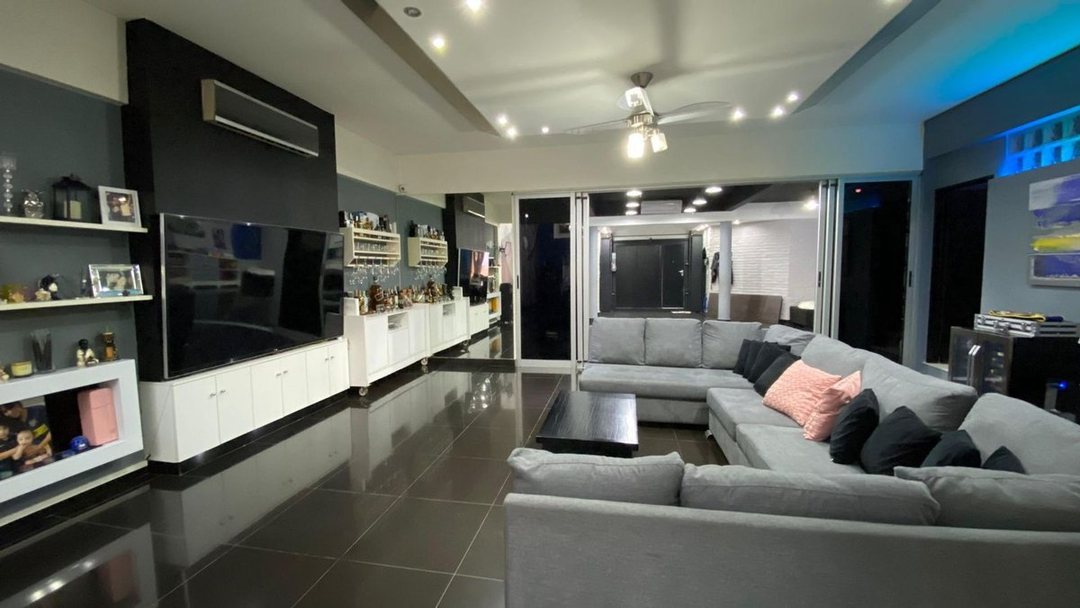 Venta Casa 5 Ambientes Villa Luro Cochera Pileta