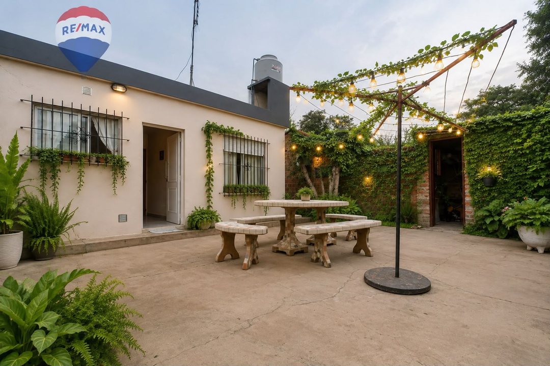 CASA EN VENTA BERAZATEGUI 2 DORMITORIOS PARQUE