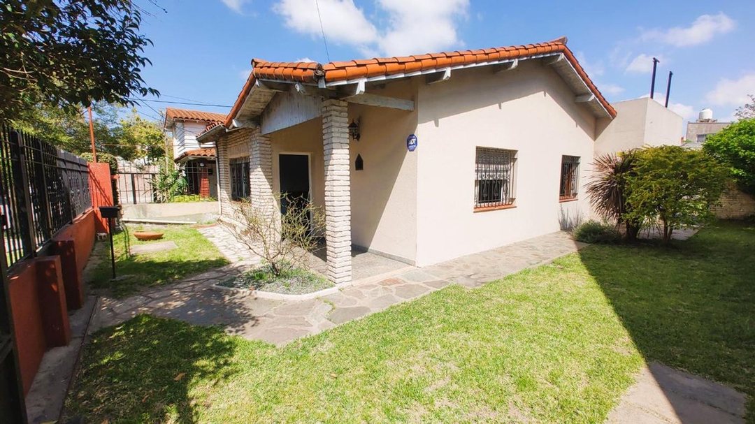 Casa 4 ambientes en venta, Apta credito, Castelar