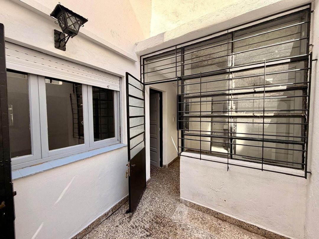 VENTA PH 3 AMBIENTES. TACUARI N 86, BERNAL ESTE.