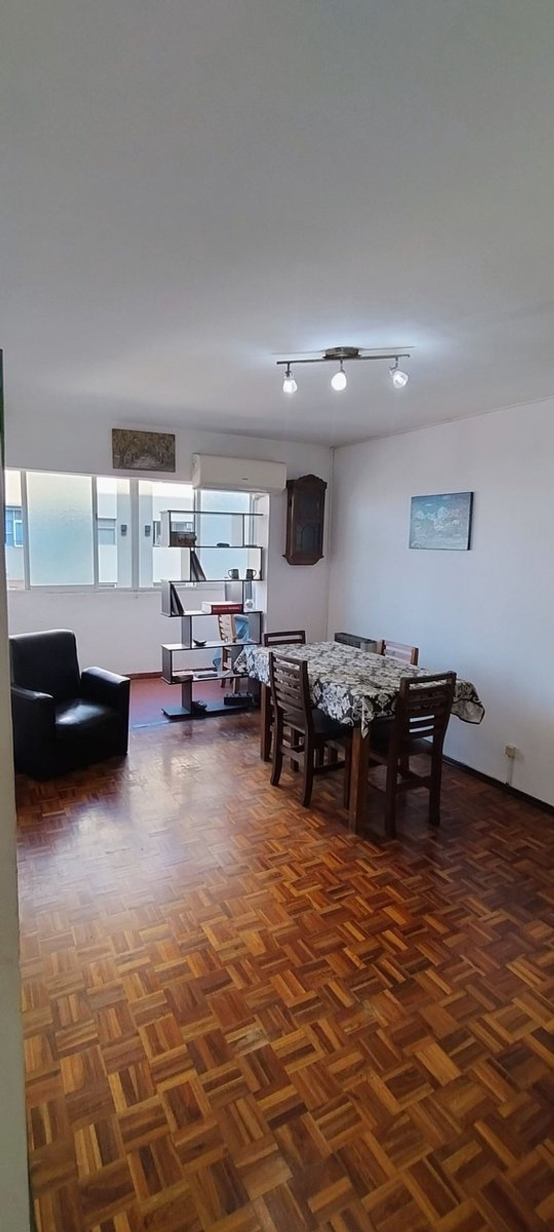 VENTA DEPTO. 2 AMB. AL FRENTE MUY LUMINOSO FLORES