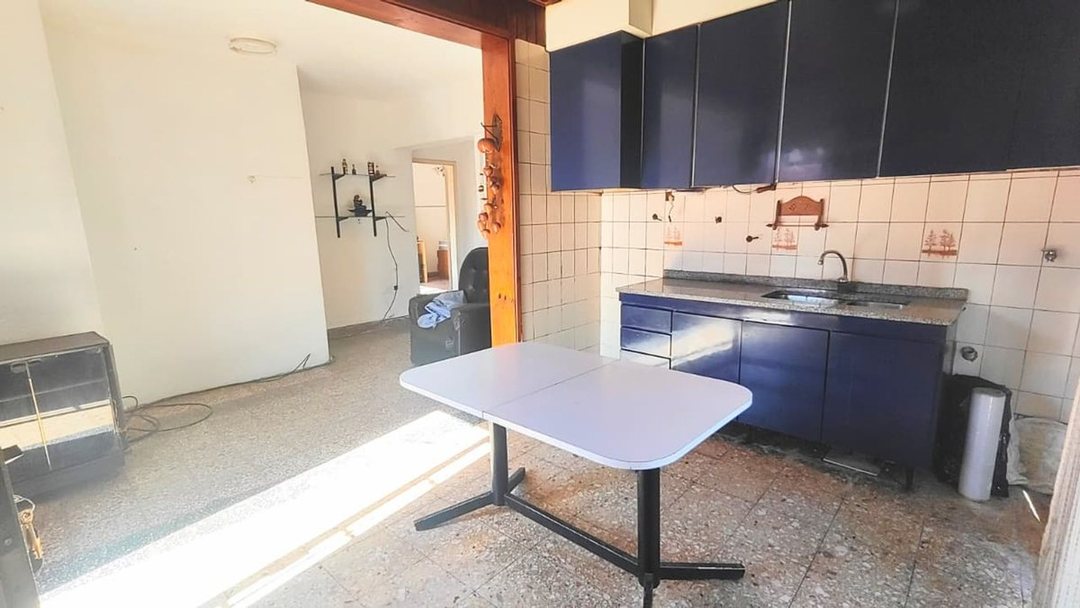 CASA EN VENTA EN LANUS. INVERSION!
