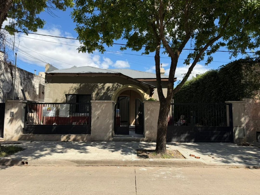 Se vende casa antigua en Venado Tuerto