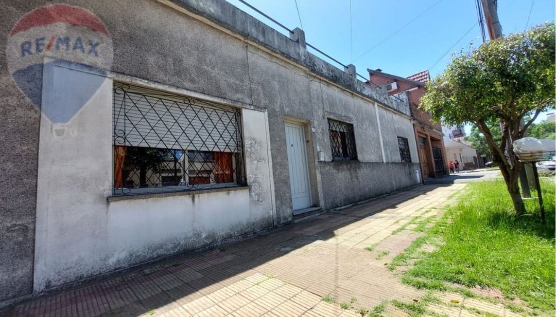VENTA PH 4 AMBIENTES, MORON