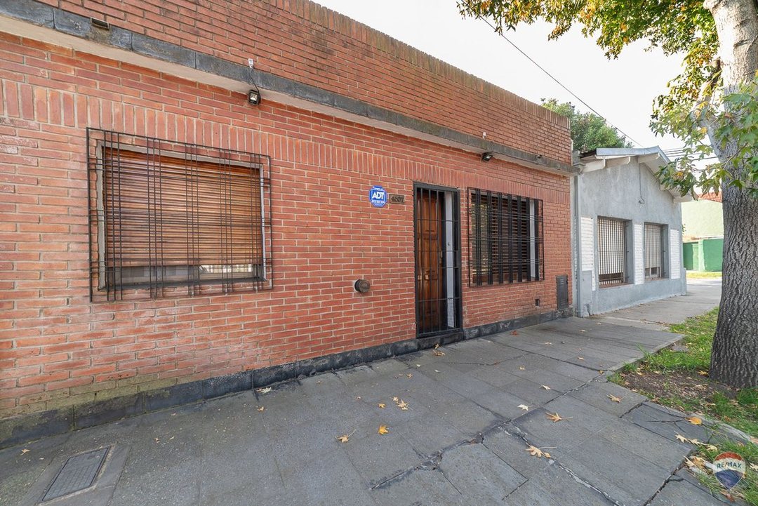 Venta casa 3 ambientes c/patio Munro edificable