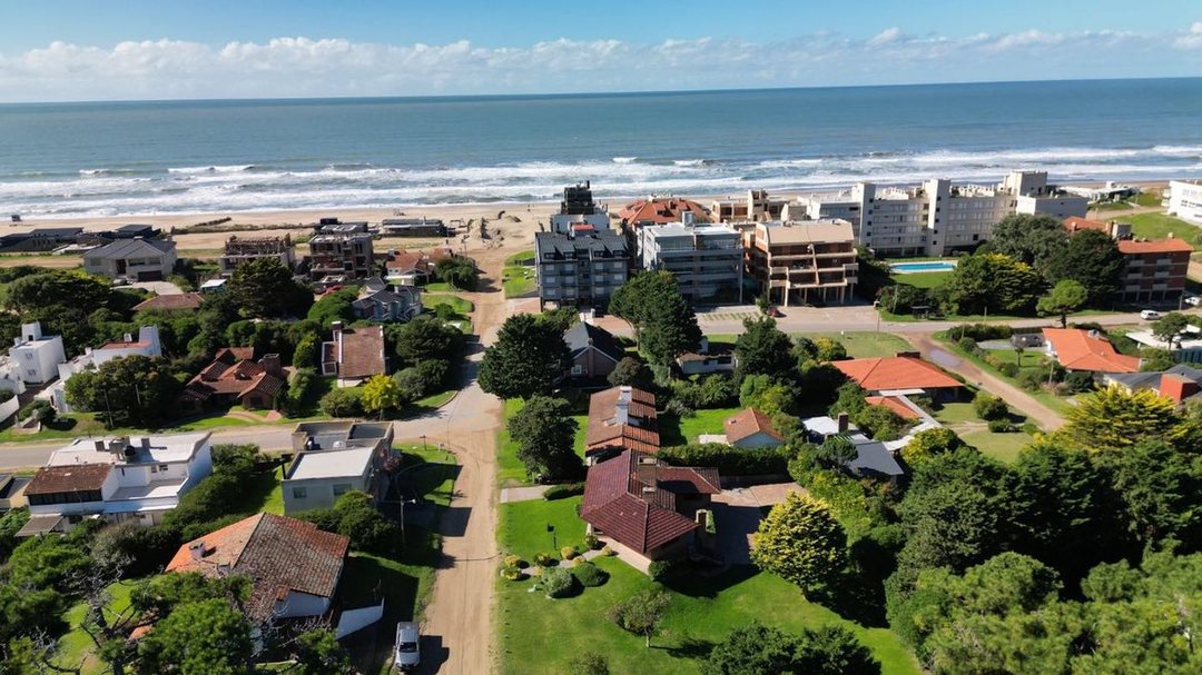 CHALET VENTA PINAMAR A METROS DE LA PLAYA