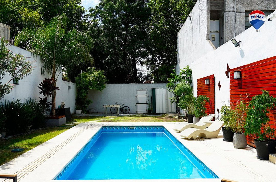 LOTE CON QUINCHO,BAÑO Y PILETA EN LOMAS DE ZAMORA