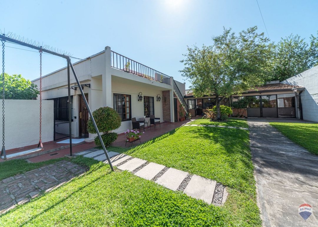 Casa 5 ambientes venta Ramos Mejia con jardin