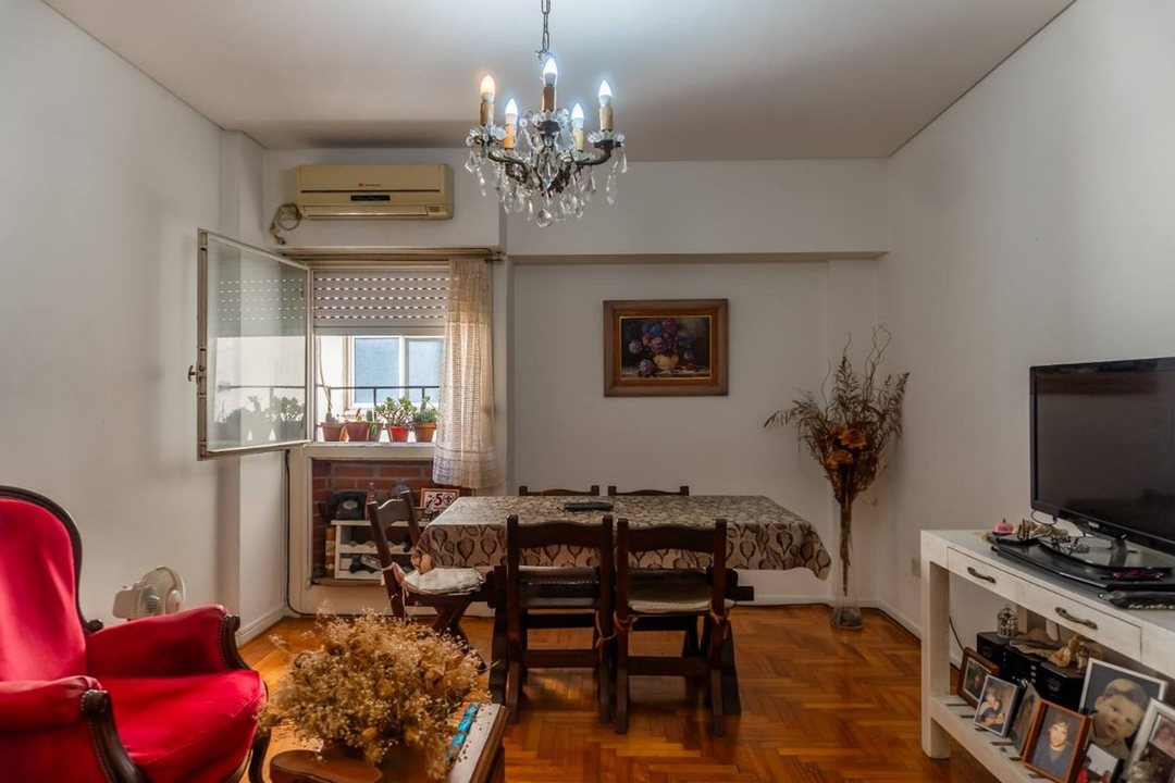Venta departamento 4 amb en Monte Castro luminoso