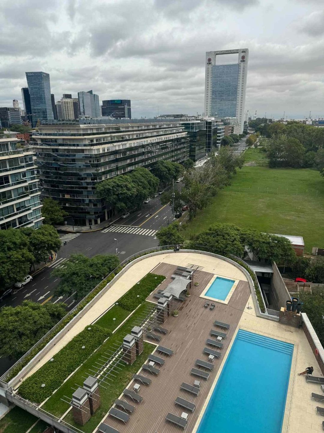 2 AMBIENTES CON COCHERA Y AMENITIES TORRES YATCH