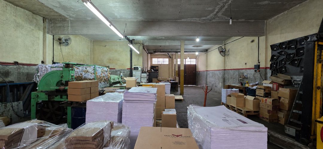 Venta lote industrial con local taller Barracas