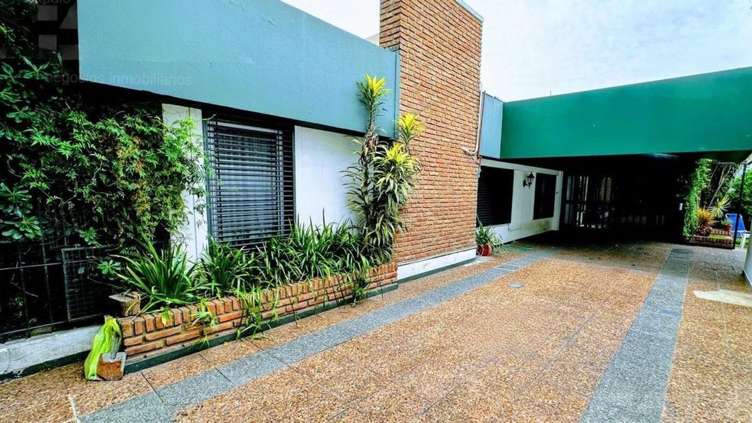 VENTA CASA 4 AMBIENTES  MORON APTO CREDITO