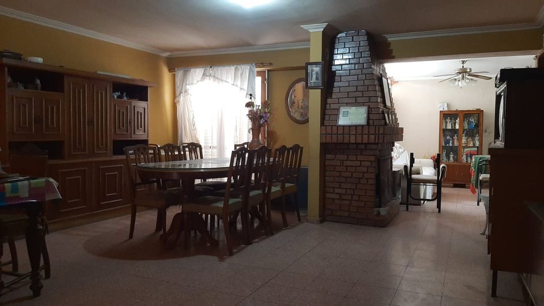 GRAN CASA + LOCAL EN CIUDAD