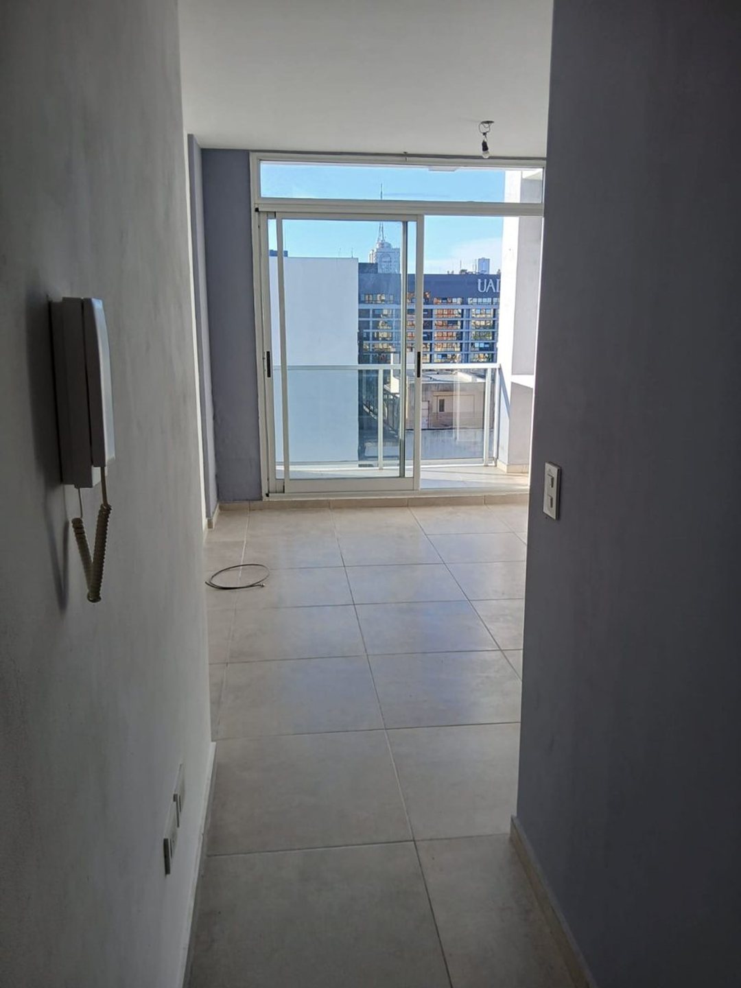 Monoambiente moderno con balcón / amenities