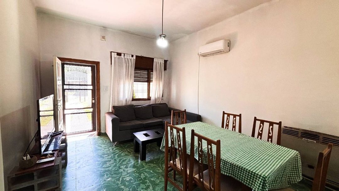 VENTA-CASA 3 AMB CON COCHERA Y PILETA-SAN JUSTO