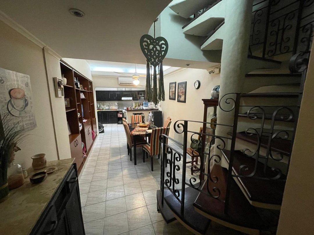 CASA EN VENTA - BARRIO CENTENARIO