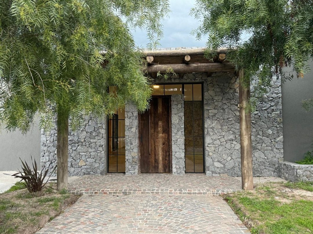 VENTA CASA DE DISEÑO BARRIO SAN MATIAS ESCOBAR