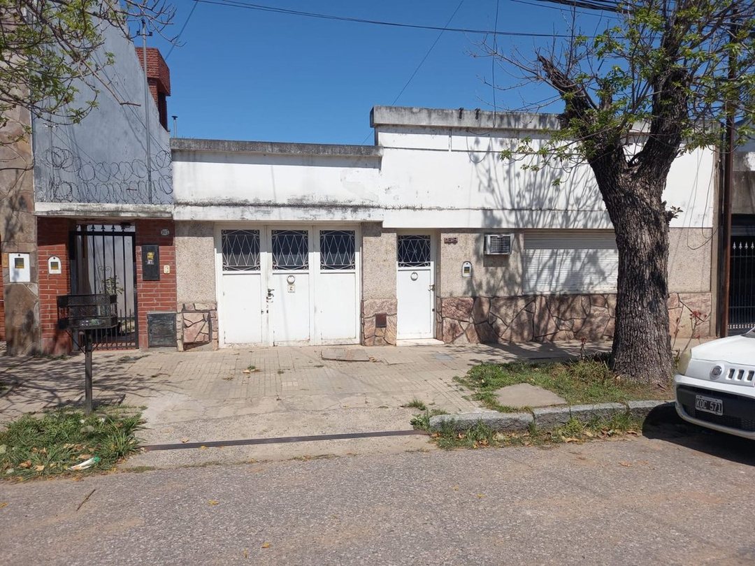 TERRENO CON CASA A DEMOLER EN CANDIOTI SUR