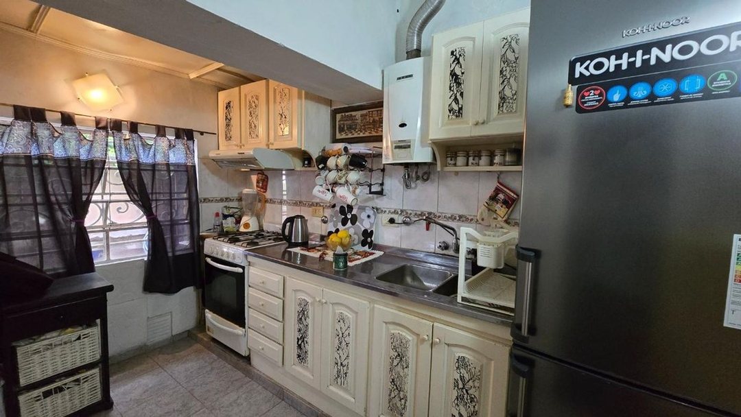 VENTA CASA 2 DORMITORIOS COCHERA BARRIO INDUSTRIAL