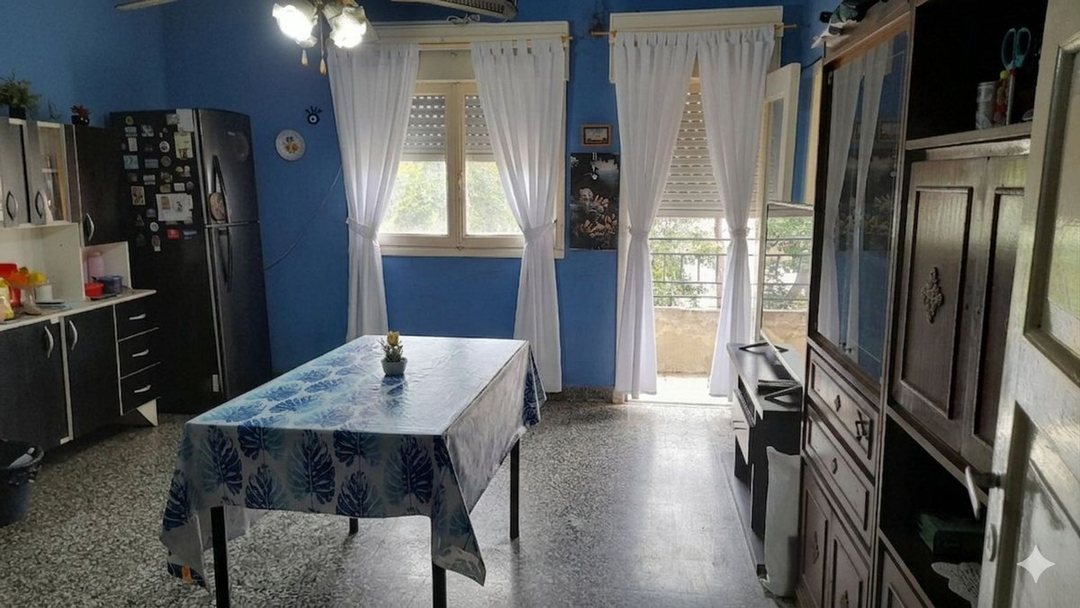 VENTA CASA 4 AMB. con 2 locales  o cocheras- WILDE