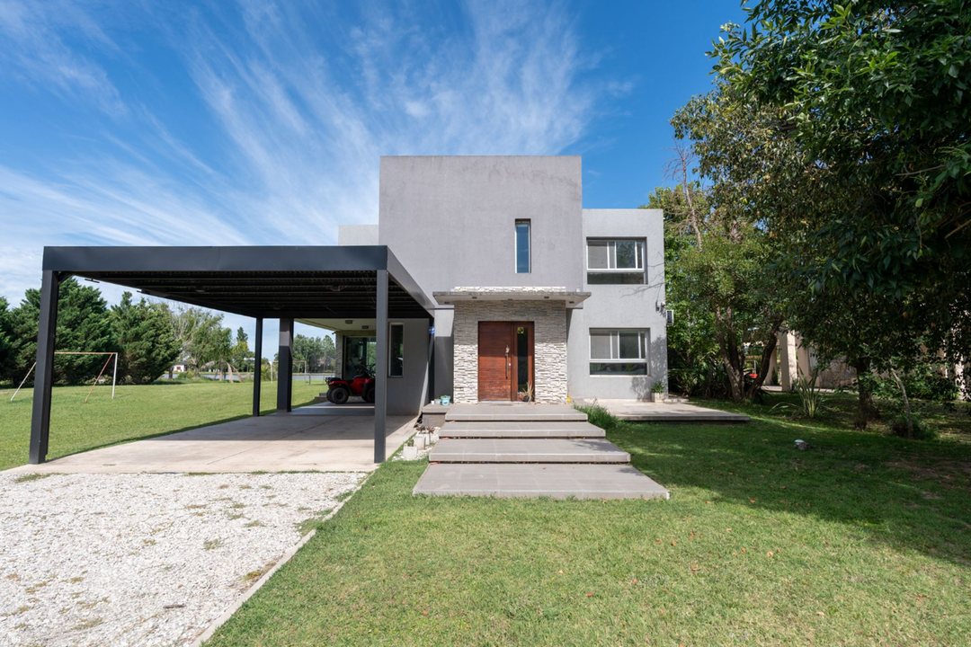 CASA EN VENTA SOLARES DE CARCARAÑA FRENTE AL LAGO
