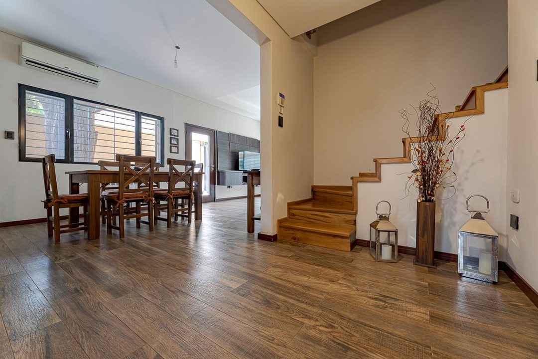 VENTA CASA DE 3 DORMITORIOS CON PATIO ZONA SUR