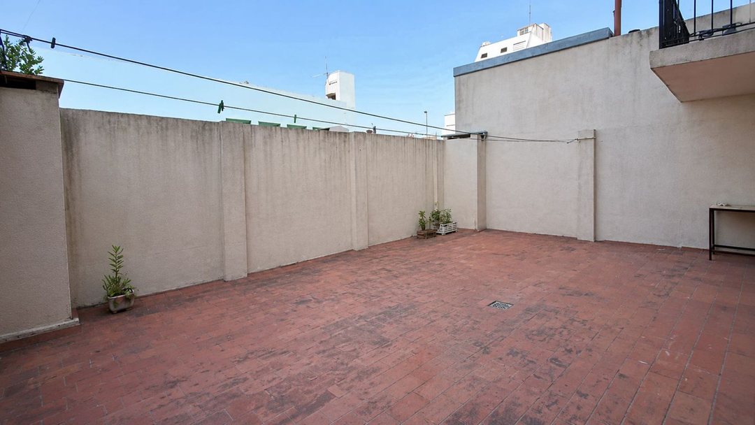 VENTA DPTO 3 AMBS LINIERS CENTRO C/ PATIO LAVADERO