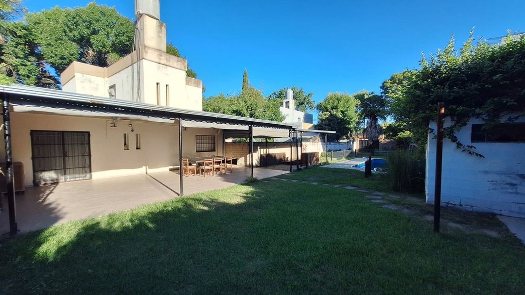 VENTA CASA 4 DORMITORIOS JARDÍN PILETA FISHERTON