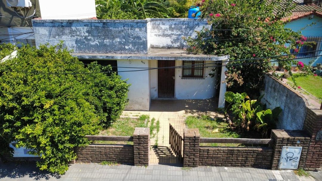 CASA 3 AMB VENTA PILETA LOMAS DE ZAMORA  484 MTS