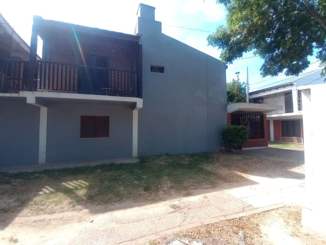 CASA EN VENTA BO. EX AEREO CLUB 228 VIV.