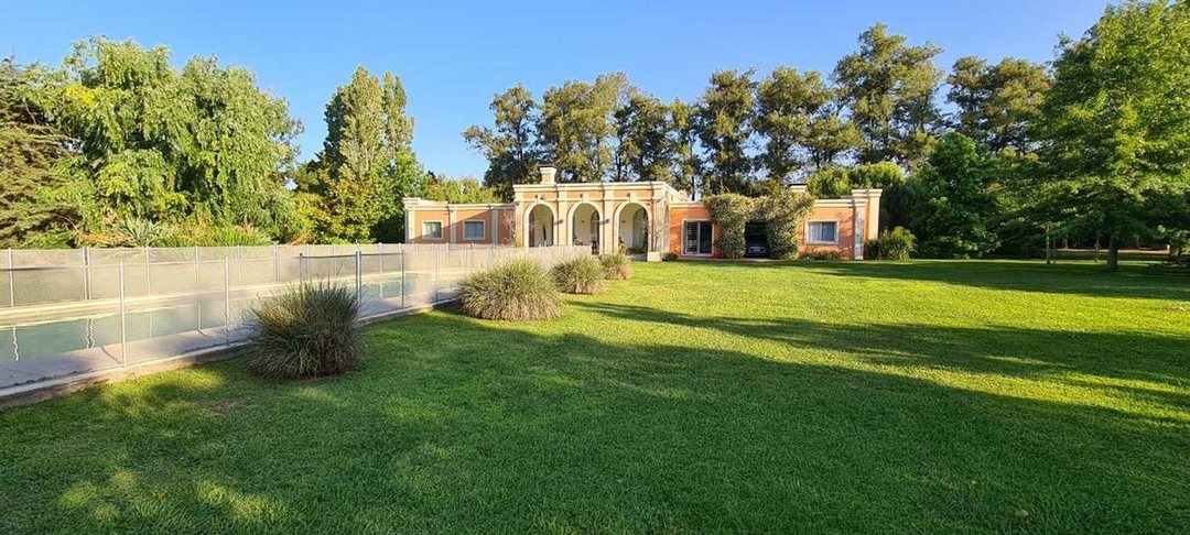 VENTA CASA 4 AMB CHACRAS DE OPEN DOOR PILETA